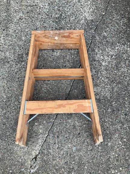 Keller Wooden 23” Stepladder