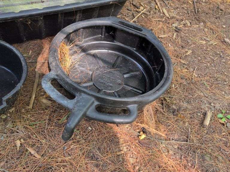 Oil pan, ratchet, and containers