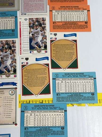 (19) Mark McGuire Baseball Cards