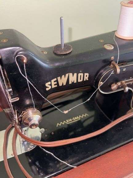 Sewmor Zig Zag Sewing Machine Table and Contents