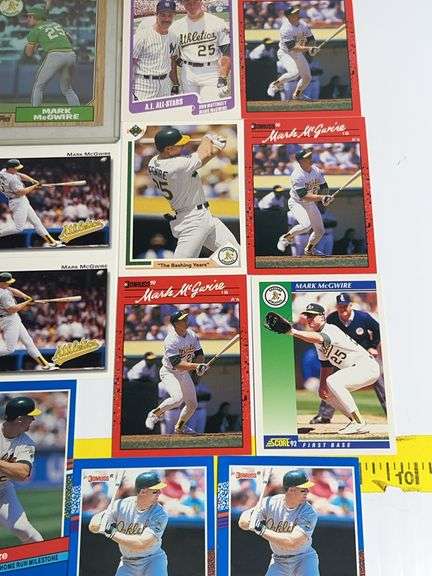 (19) Mark McGuire Baseball Cards