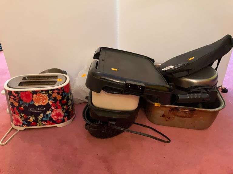 Toaster, Electric Roaster, Warming Dishes, Other Kitchen Items
