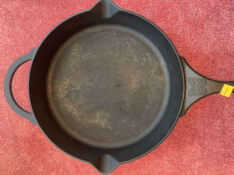 13” Pioneer Woman Cast Iron Skillet