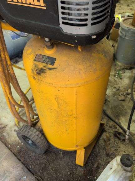 DeWalt 15 gallon air compressor - 200 PSI