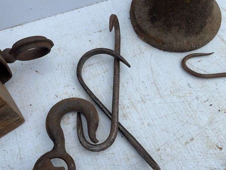 Pulleys, S Hooks, Screw Jack