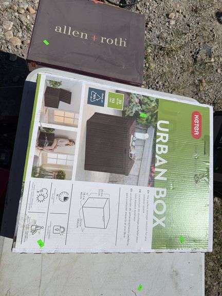 KETER Outdoor Storage Box new in box 20.9 in tall 18 in wide 23.4 in long