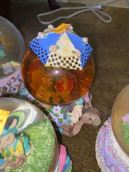 (6) Snowglobes