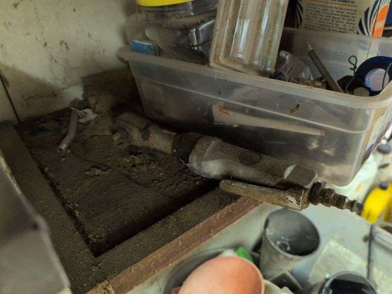 Grease, air gun, air hose, and other items