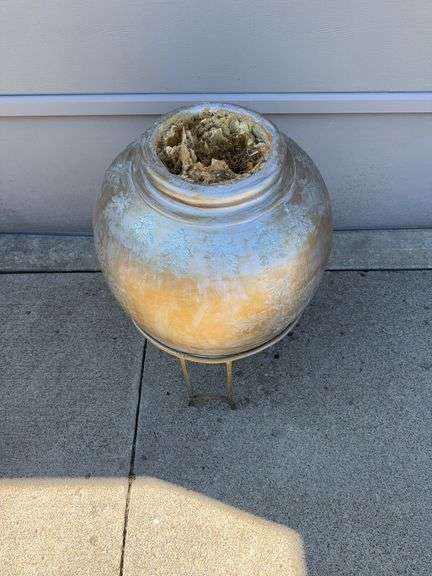 Planter 34” H *Heavy*