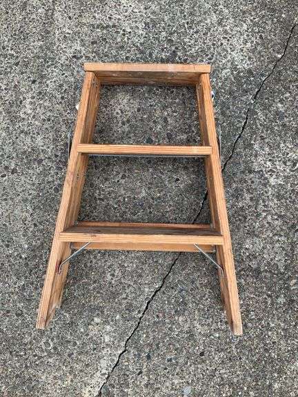Keller Wooden 23” Stepladder