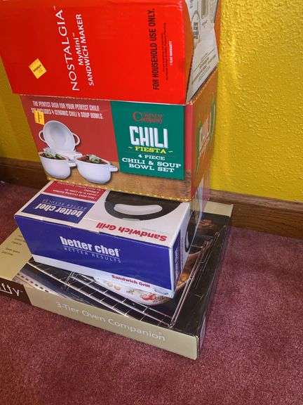Nostalgia MyMini Sandwich Maker, Cuisine Company 4pc Chili & Soup Bowl Set, Better Chef Sandwich Gri