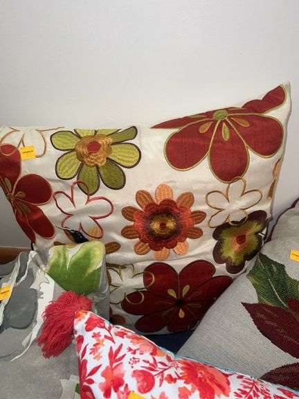(5) Decorative Pillows
