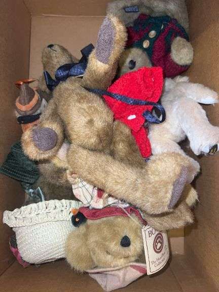 Assortment of Boyd’s Bears
