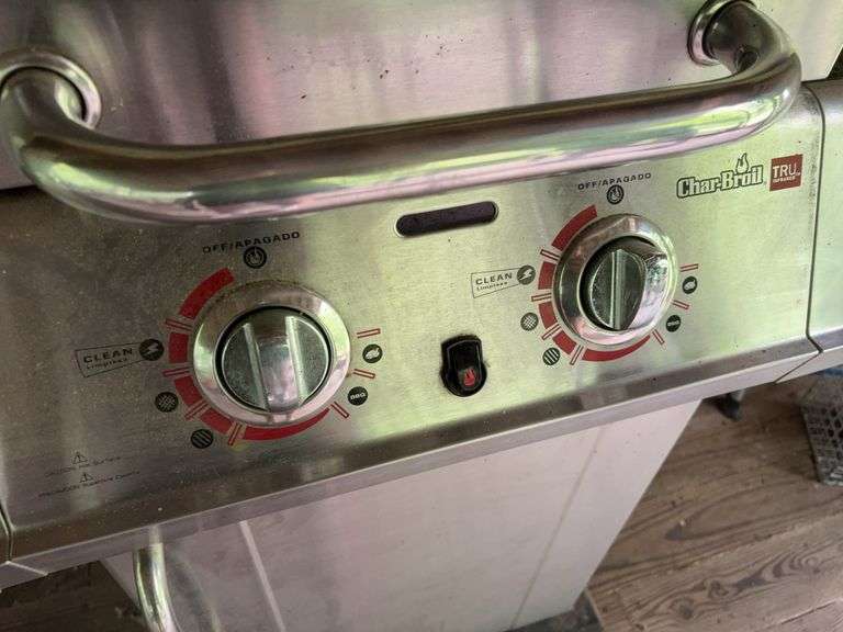 Char-Broil Gourmet grill with propane tank