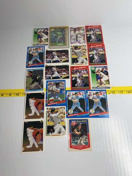 (19) Mark McGuire Baseball Cards