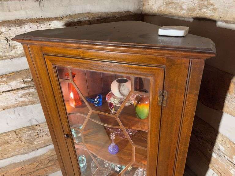 Corner cabinet with glass door
