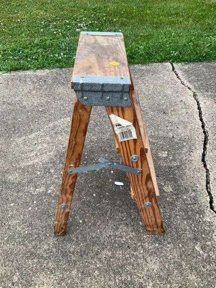 Keller Wooden 23” Stepladder