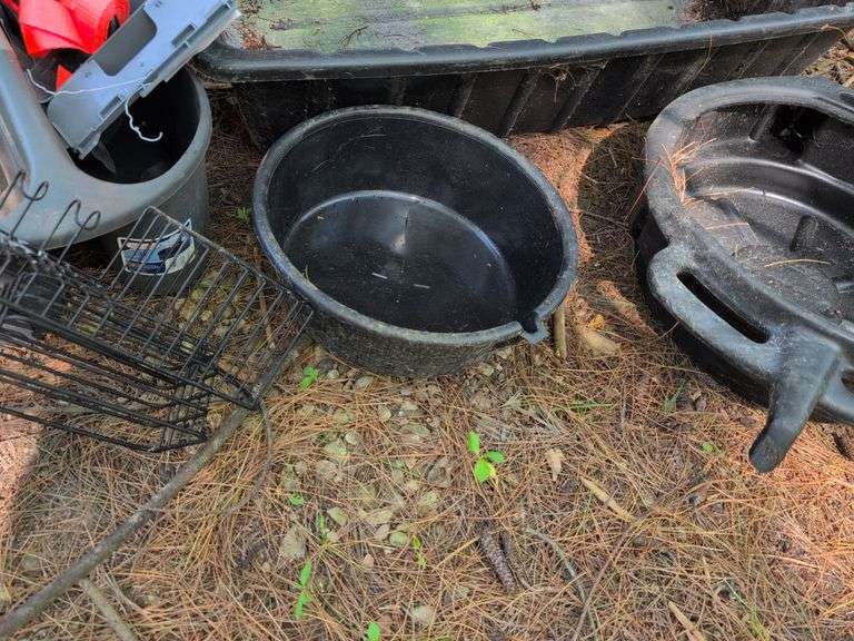 Oil pan, ratchet, and containers