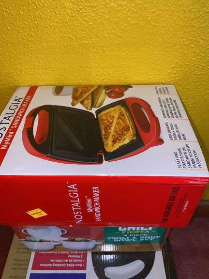 Nostalgia MyMini Sandwich Maker, Cuisine Company 4pc Chili & Soup Bowl Set, Better Chef Sandwich Gri