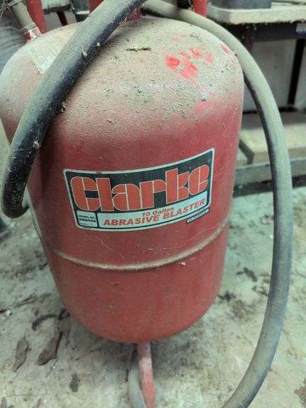 Clarke 10 gallon abrasive blaster