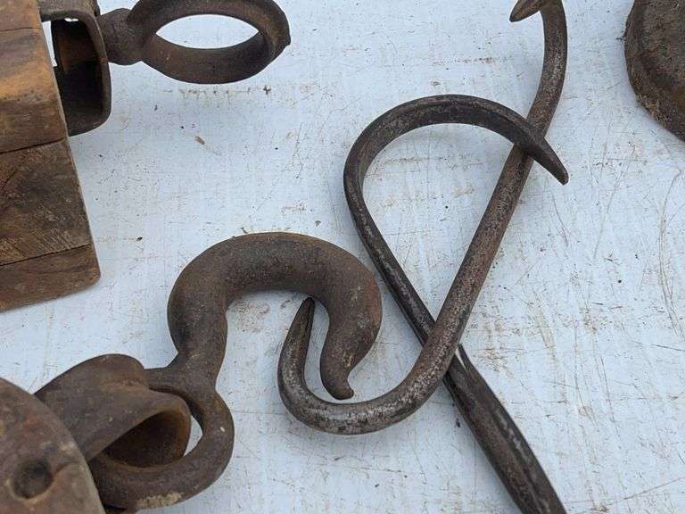 Pulleys, S Hooks, Screw Jack