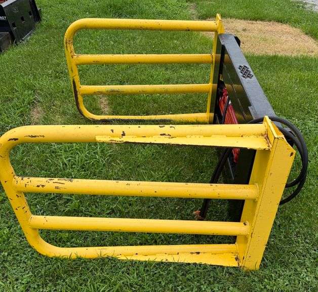 Quik Tach Square Bale Squeezer ,Excellent Condition