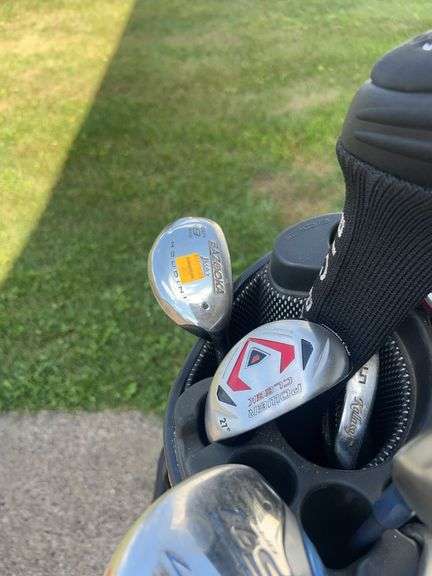 Bennington Golf Bag with Clubs
