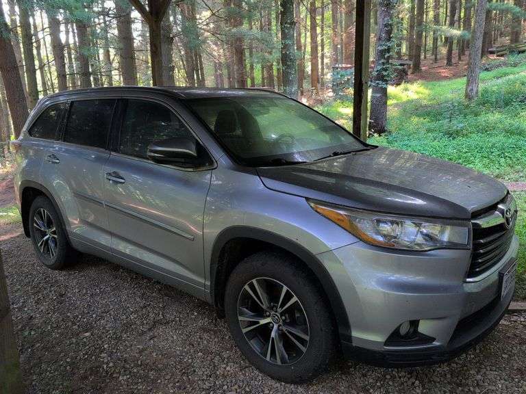2016 Toyota Highlander XLE AWD - showing 74,001 miles - runs great