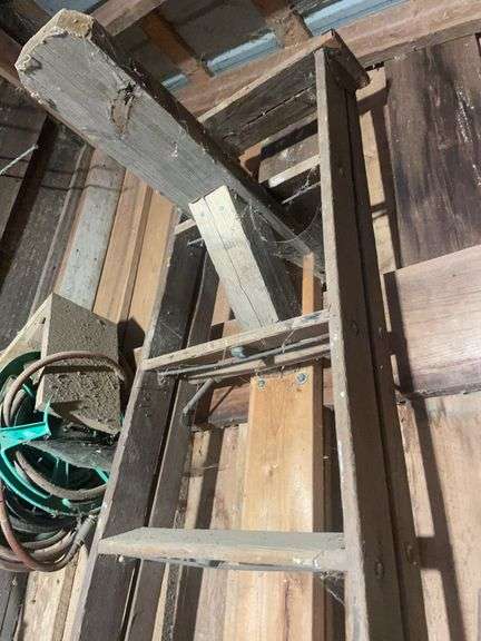 10 ft. Wooden ladder