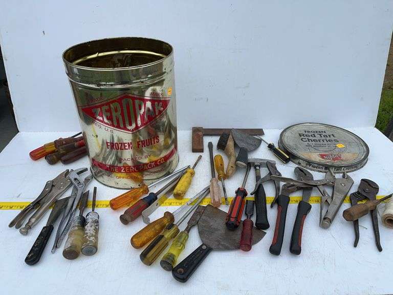 Bucket with Handtools