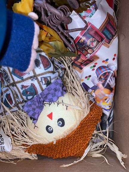 Box of Thanksgiving Decor