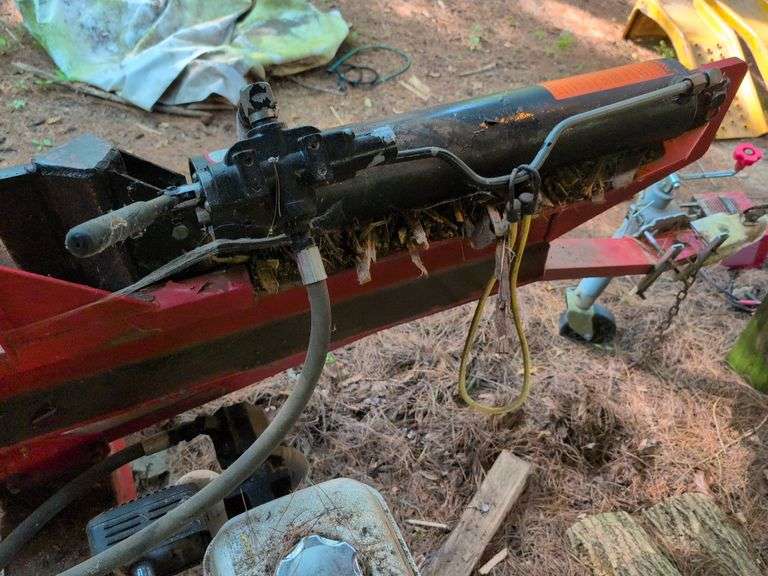 SpeeCo 25 ton light commercial log splitter - runs well