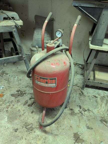 Clarke 10 gallon abrasive blaster