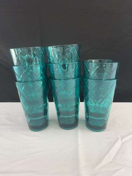 (8) Plastic Cups