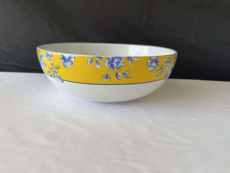 (4) Lg Bowls, Pottery Mug, Teacup, Aalt and Pepper Shaker, and other Dishware