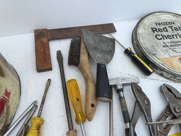 Bucket with Handtools