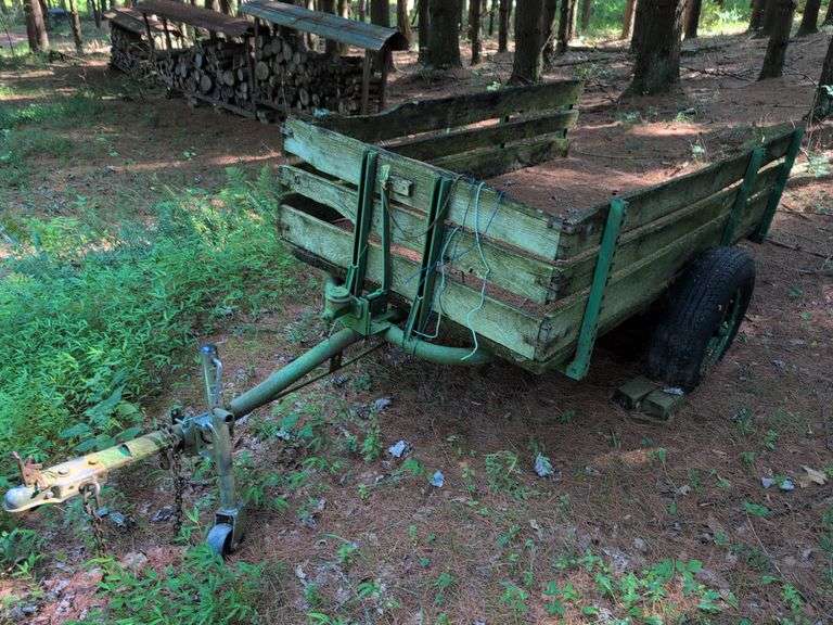 Wooden 7.5' wagon - as is - flat tires