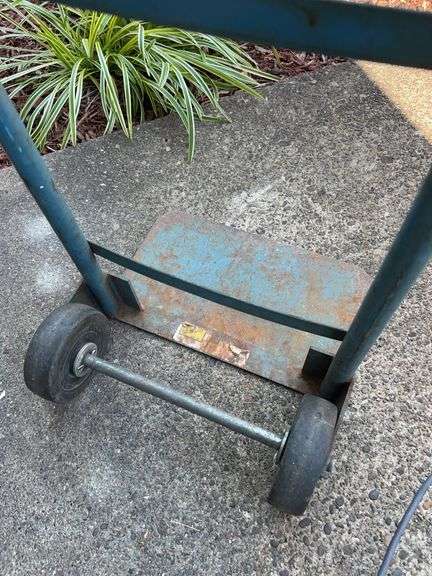 Metal Dolly