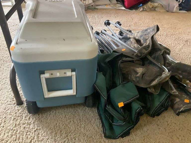 Max Cold 40 qt. Cooler, 4 Foldable Chairs