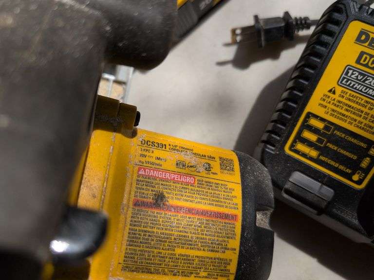 DeWalt 6.5" circular saw with battery and charger