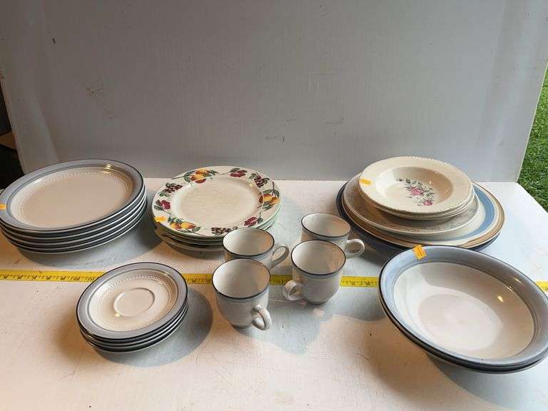 Crowning Fashion Dinnerware and Other Plates