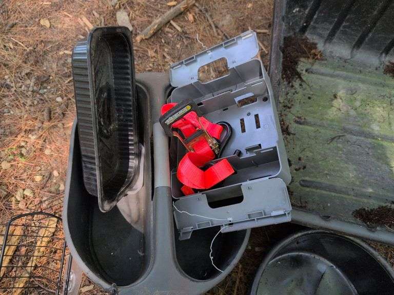 Oil pan, ratchet, and containers