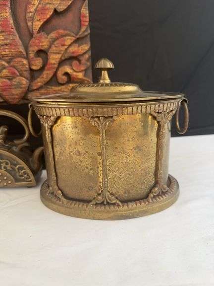Lamp, and (6) Pieces of Decor