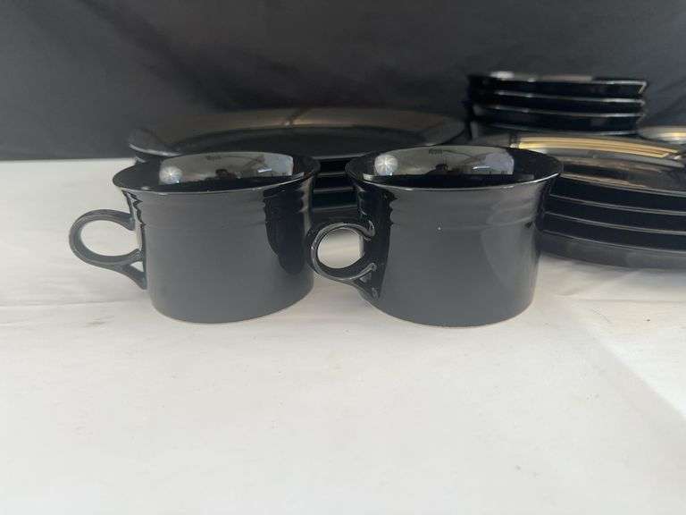 Noa Studio Dish Set *Includes (4) Lg Plates, (4) Md. Plates, (4) Sm Plates, (4) Mugs, and (4) Bowls
