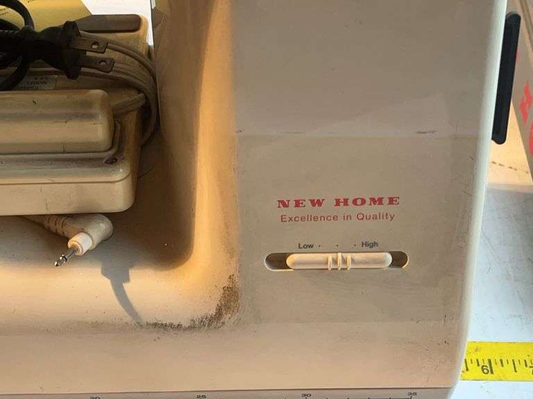 Memory Craft 8000 Sewing Machine with Accessories