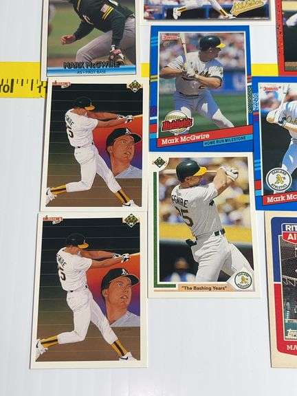 (19) Mark McGuire Baseball Cards