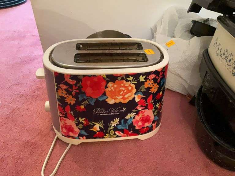 Toaster, Electric Roaster, Warming Dishes, Other Kitchen Items