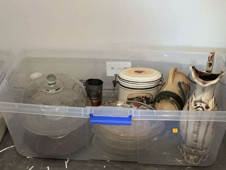 Tote w/ Variety of Glassware