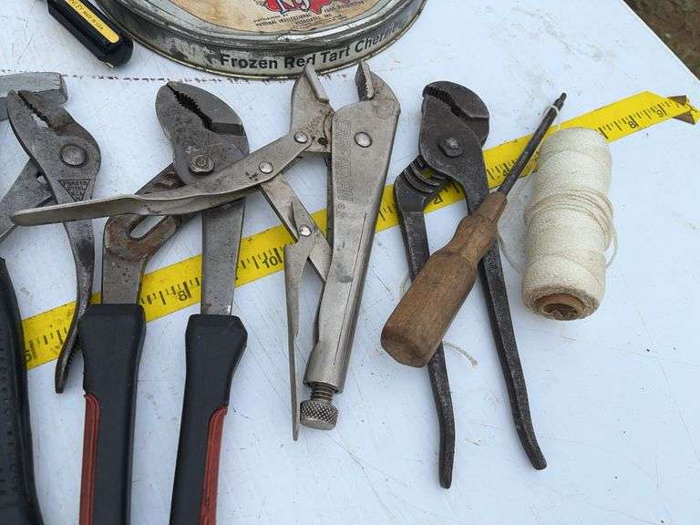 Bucket with Handtools