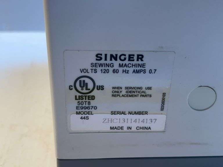 Singer Classic 44S Sewing Machine with Accessories